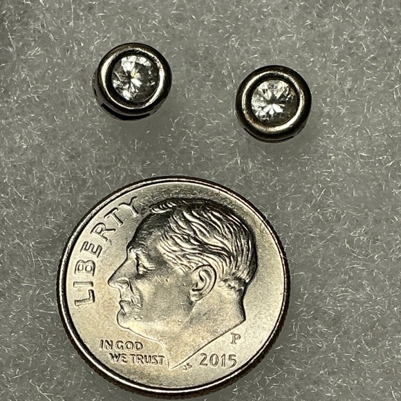 Sterling Silver Round Stud Earrings with a clear stone - Picture 2 of 4